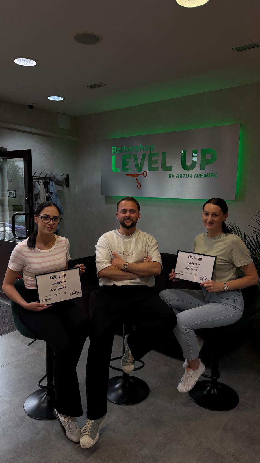 Kursant szkolenia barberskiego Level Up z certyfikatem — zdjęcie 6
