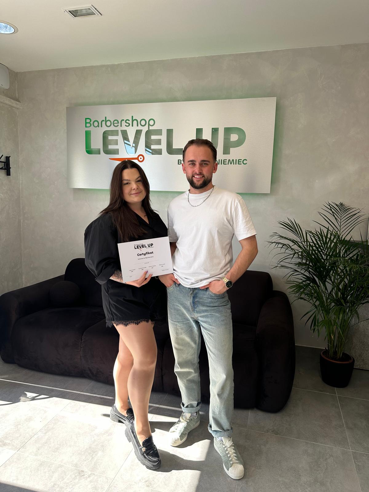 Kursant szkolenia barberskiego Level Up z certyfikatem — zdjęcie 2